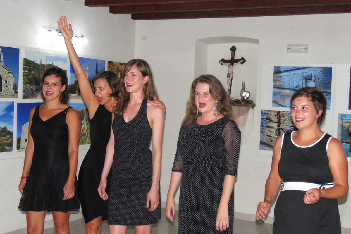 Galline podigle na noge Baganelovicu!!!