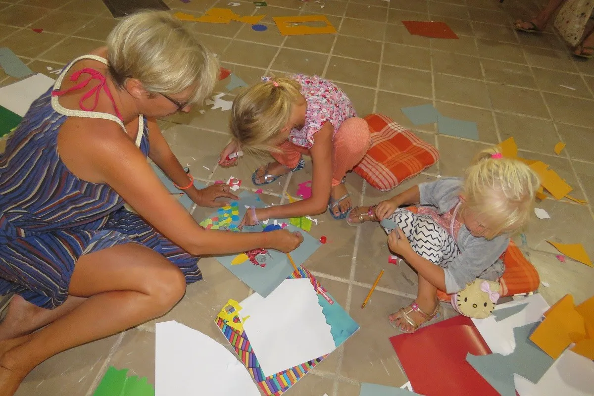 "TRKULJASTE RIBICE" ZAŠARENILE ATRIJ! 