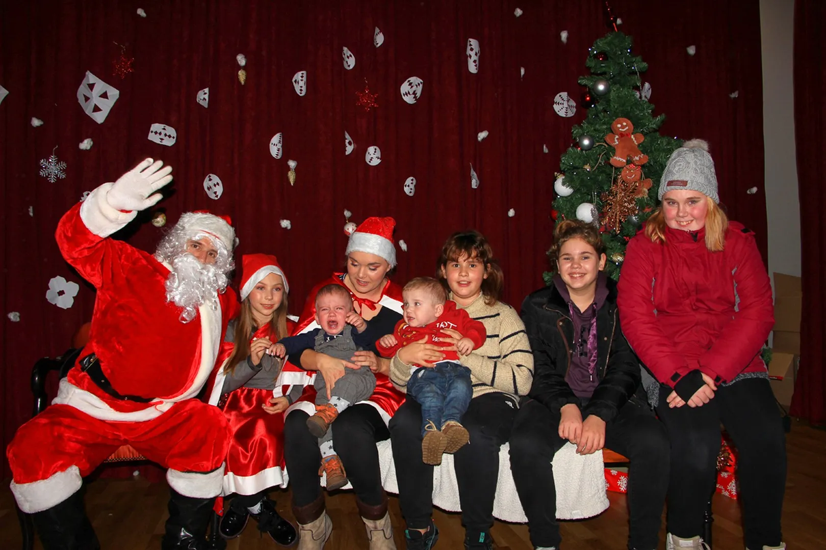 Djedica stigao vlakićem u Tisno!