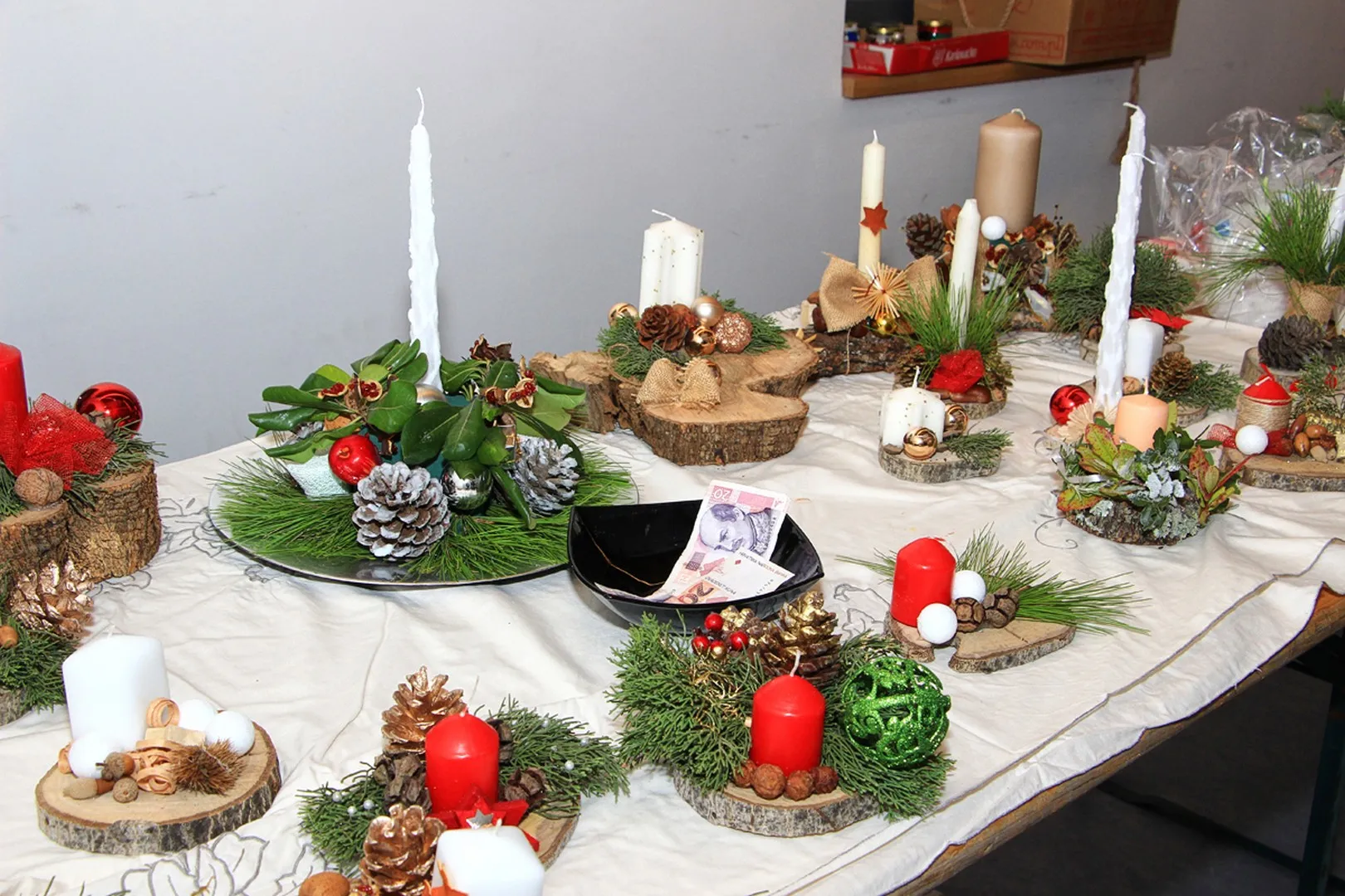 Još jedna Božićna priredba i mali sajam napunili dvoranu!