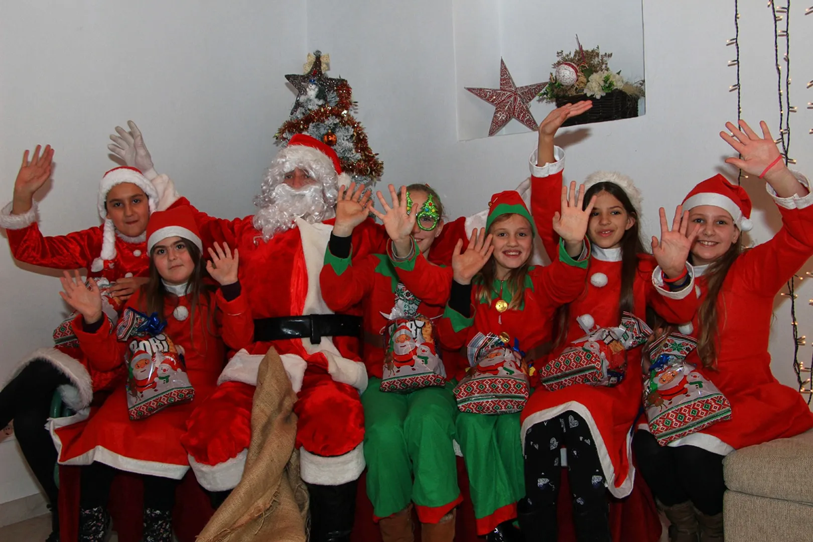 Završeno putovanje Djeda Božićnjaka po Općini Tisno