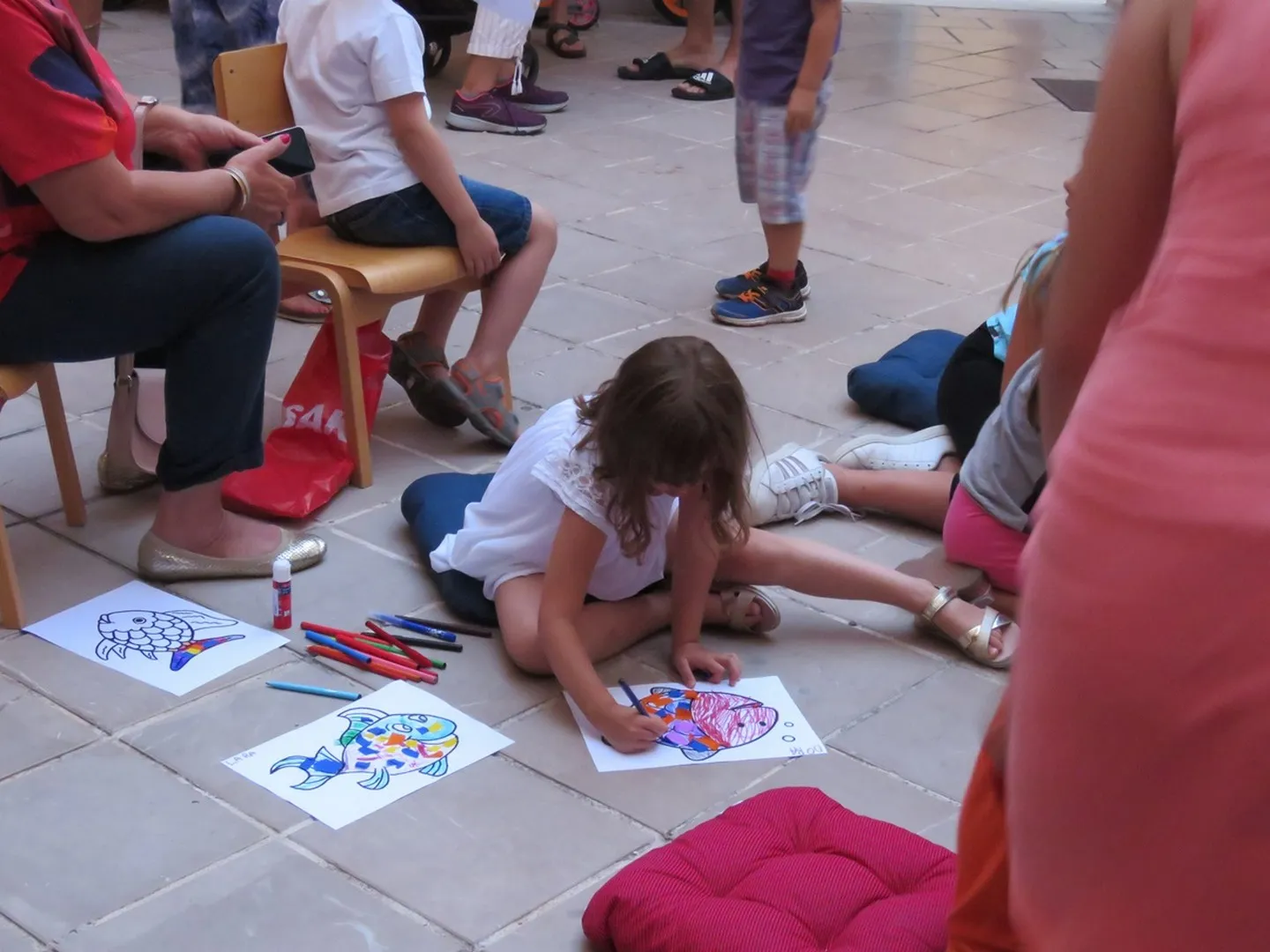 Atrij prepun djece i ribica duginih boja!