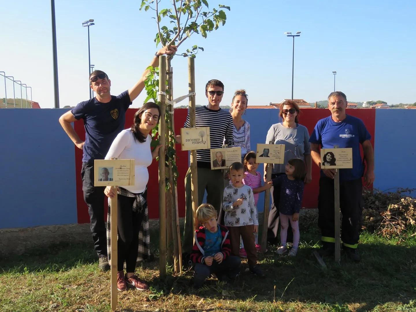 "Zasadi drvo, ne budi panj!" = Drvored pjesnika u Jezerima!