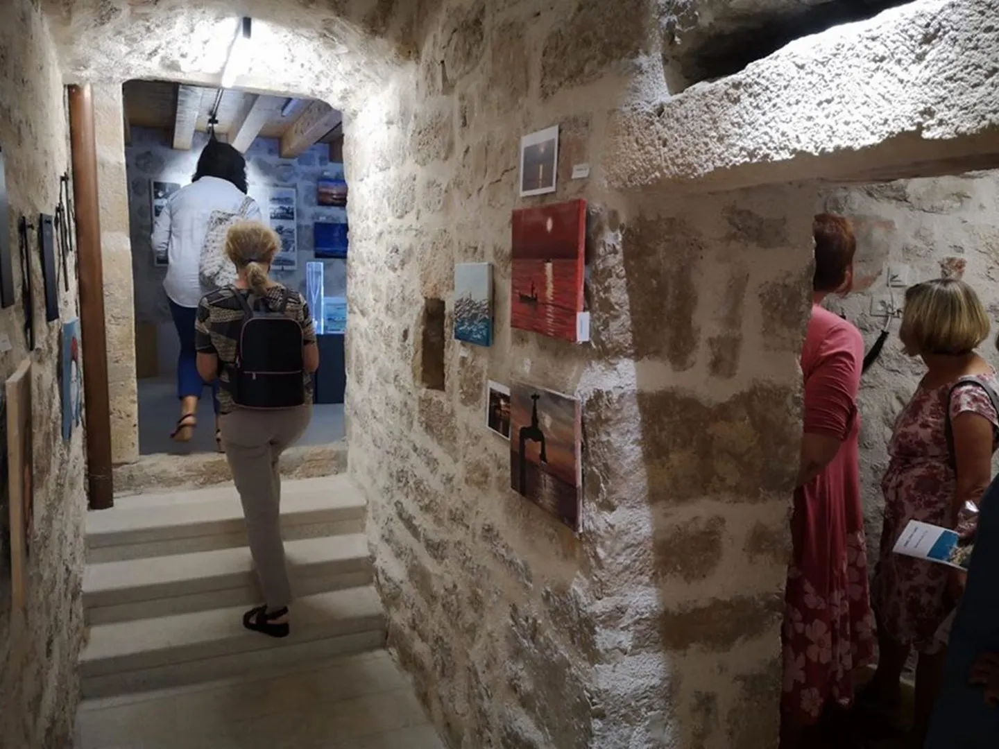 "More, otok i ljudi" = obostrana simbioza fotografa i slikarice!