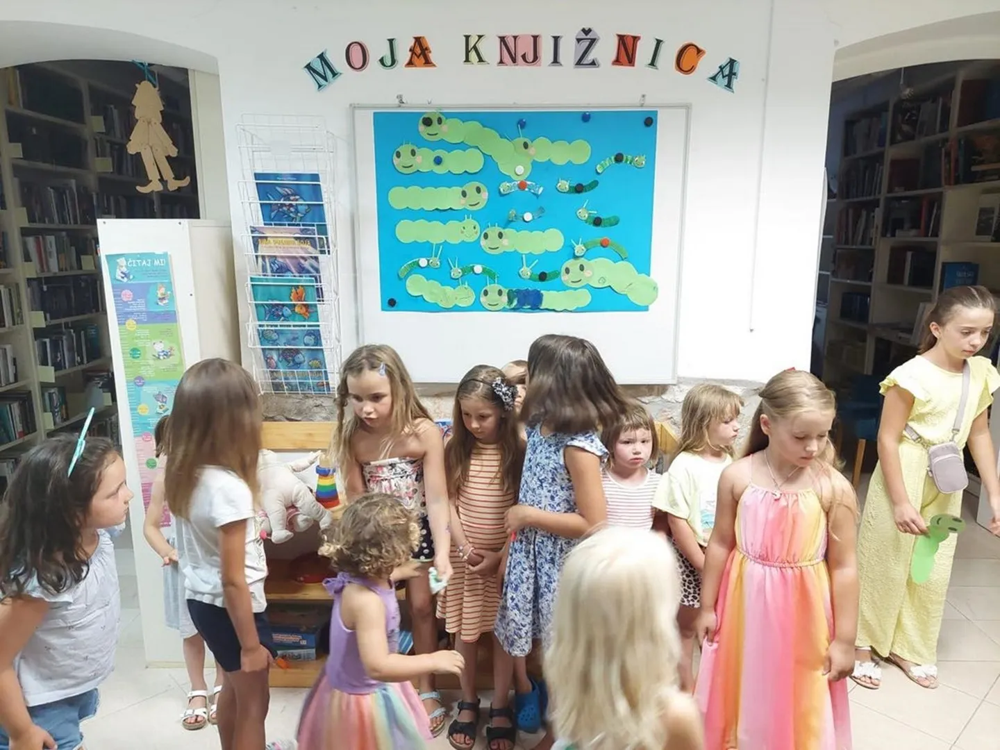 Gusjenica Tonka - bajkaonica br. 1