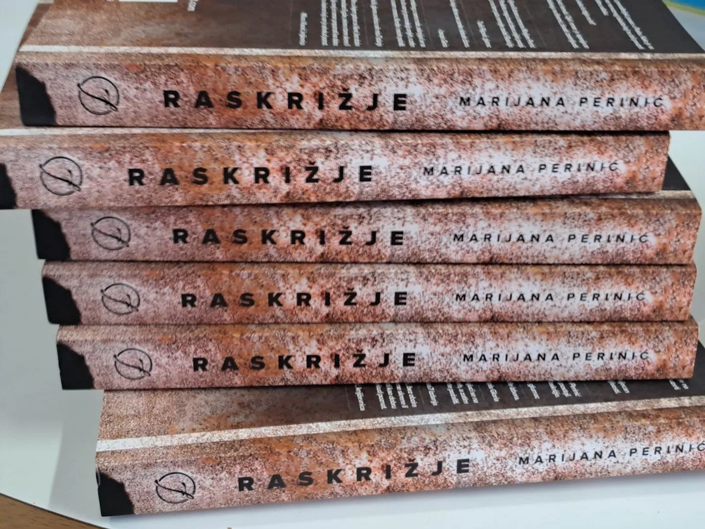 Predstavljena knjiga raskrižje Marijane Perinić!